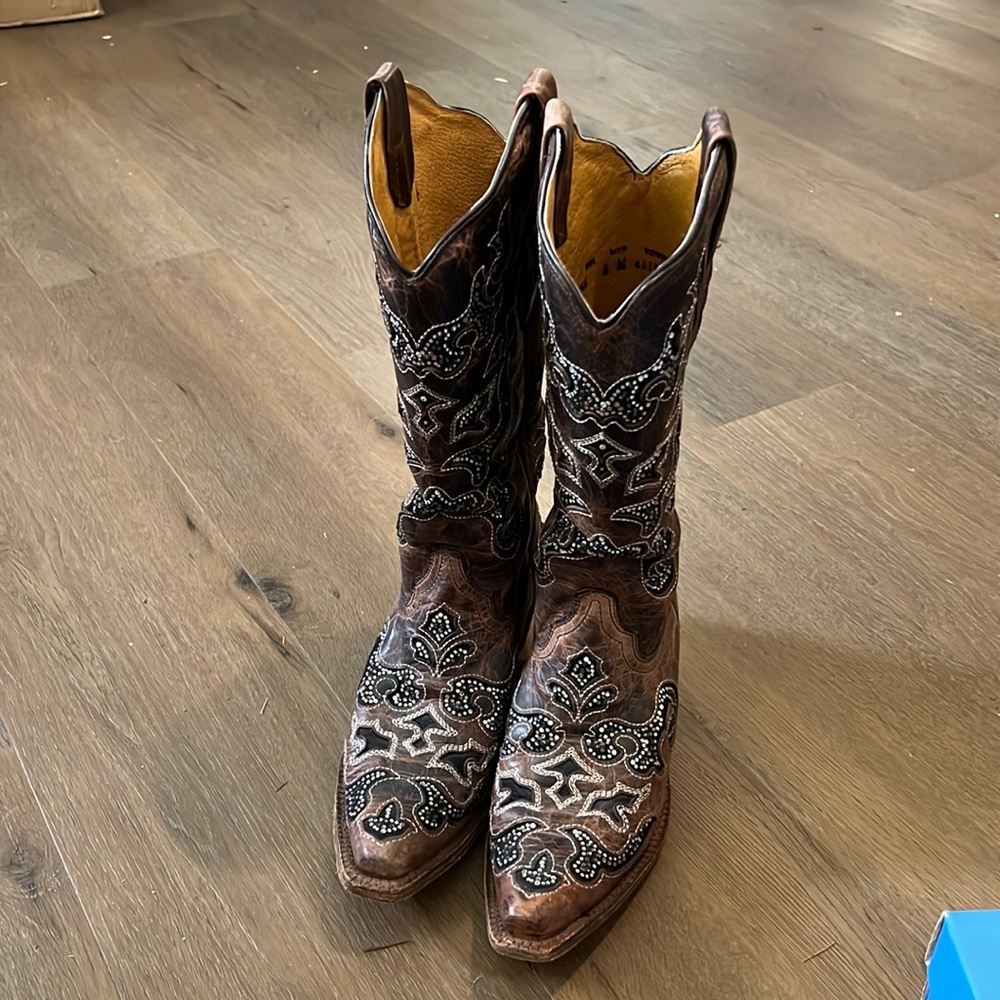 Cowboy boots corral size 8